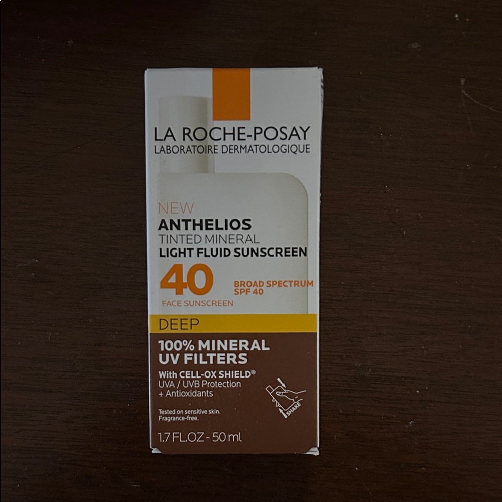 La Roche-Posay Anthelios Tinted Mineral Sunscreen SPF 40 - Deep